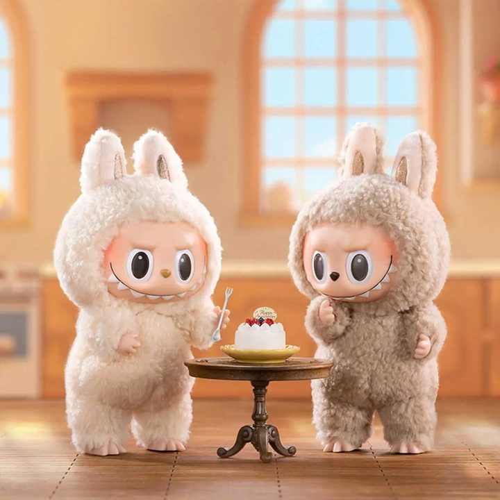 𝘿𝙆 𝙨𝙩𝙤𝙧𝙚™ Labubu – Wild Cartoon-Style Keychain |سلسلة مفاتيح كرتونية برية
